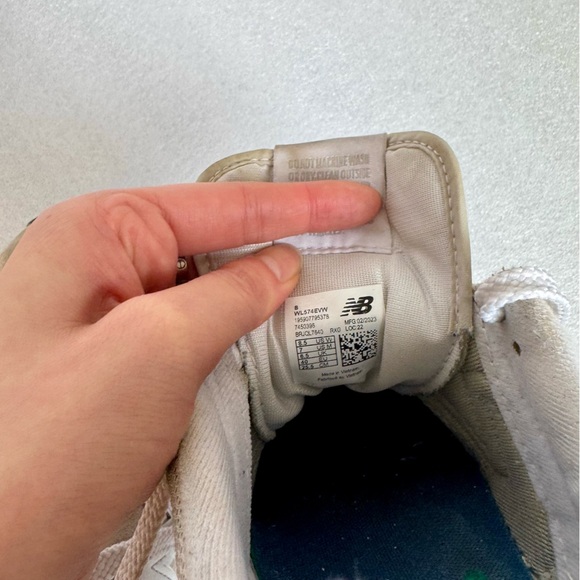 New Balance 574 Core Sneaker in Nimbus Cloud in Size 8.5 - Picture 12 of 12